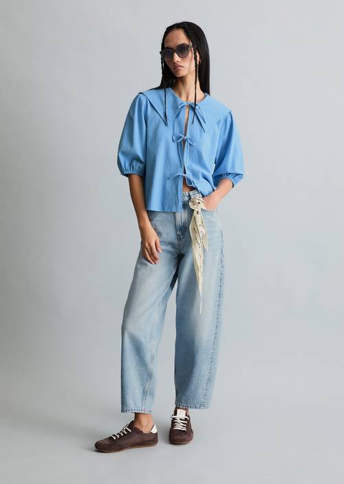 Krátká halenka s krátkým rukávem s mačkaným námořnickým vzorem regular Flaxflower Blue v předním pohledu