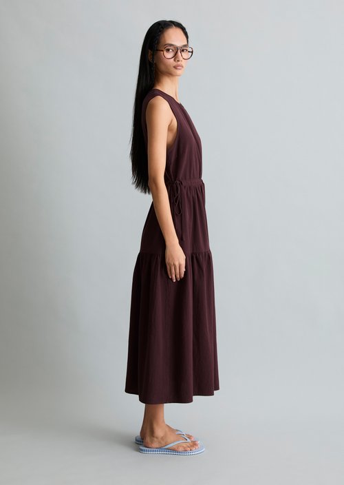 Crinkle tiered dress regular — Burnt Aubergine