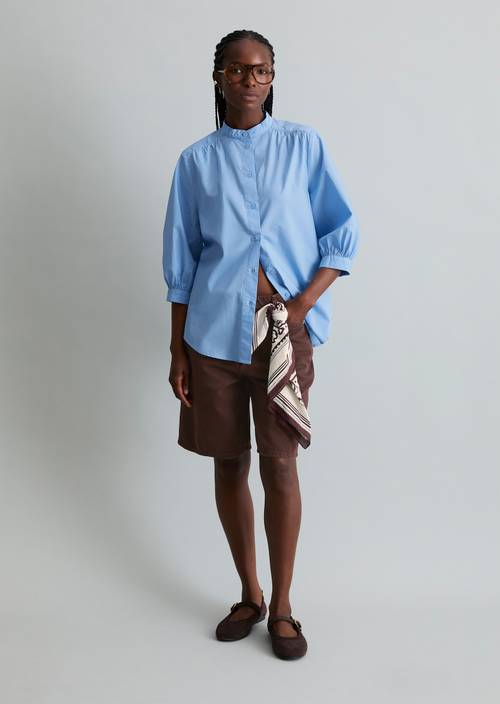 Relaxte blouse met plooien Flaxflower Blue in vooraanzicht