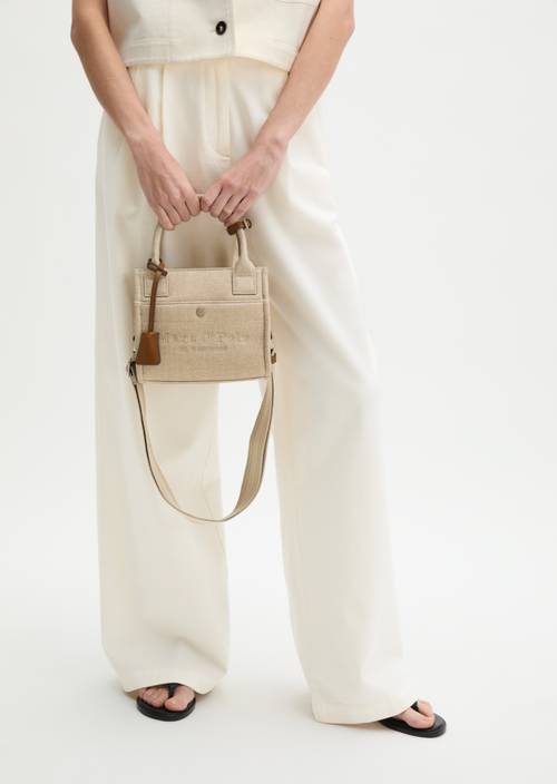 Canvas shopper model Mira small Linen Beige worn on model