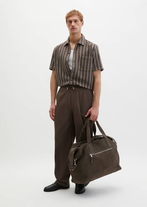 Weekender Dark Nickle getragen am Model