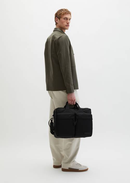 2en1 Business Bag grande Black llevado por el modelo