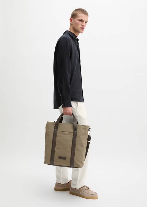 Canvas shopper groot Charleston Gray gedragen door model