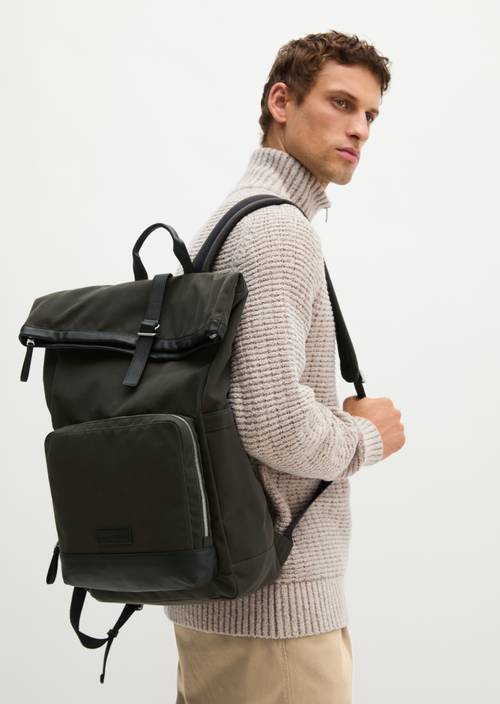 Rucksack Model Mory Wooden Earth getragen am Model