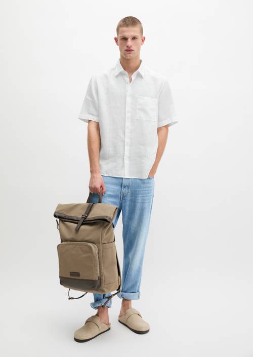 Rucksack Charleston Gray getragen am Model