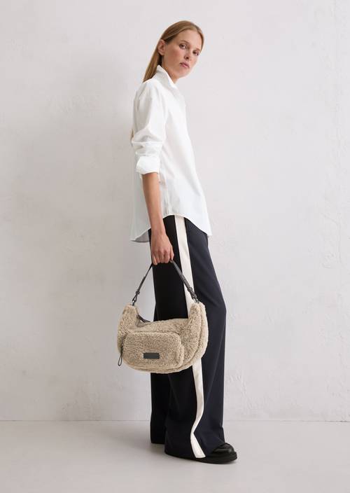 Shoulder bag medium Soft Mocca worn on model