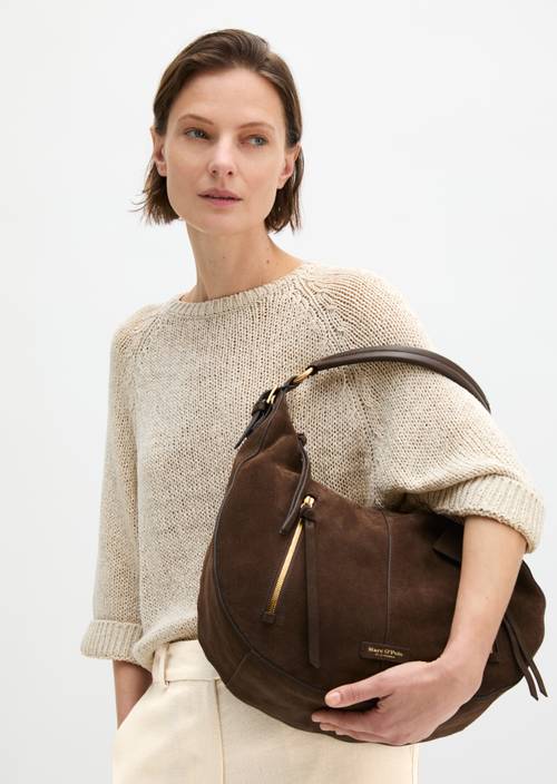 Sac à bandoulière Coffee Brown porté sur le mannequin