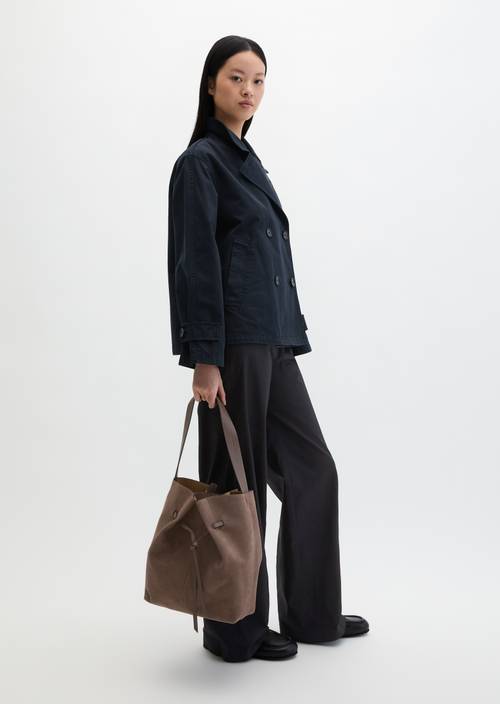 Hobo Bag Faded Brown getragen am Model