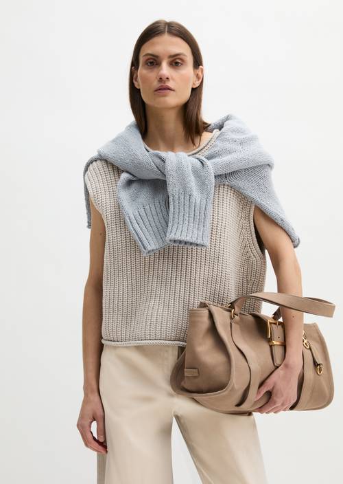 Shopper Earthy Taupe getragen am Model