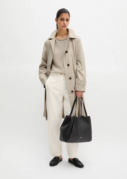 Shopper Black getragen am Model