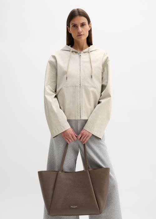 Shopper Faded Brown getragen am Model