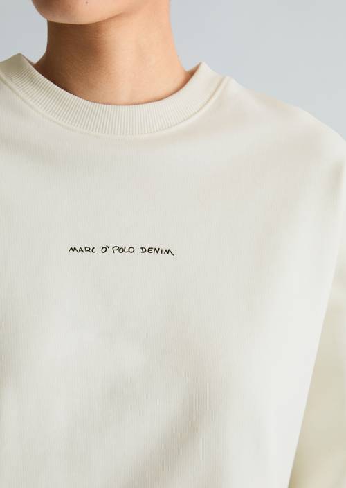 Mikina nadměrné velikosti Silky White v detailním pohledu