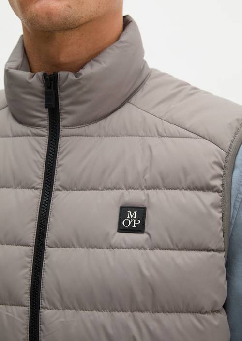 Regular quilted vest Graphite Dust in detail view