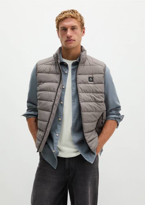 Regular quilted vest Graphite Dust in front view