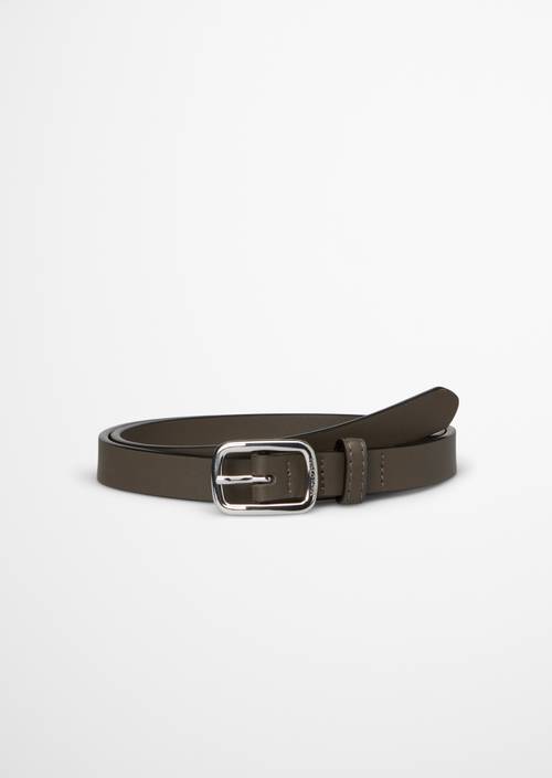 Belt model Anne Mossy Earth in front view