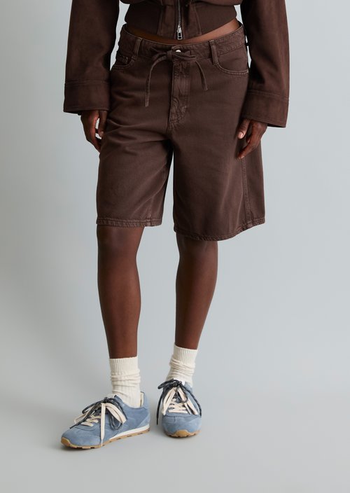 Bermuda jeans model Jonnda relaxed — Shaded Brown