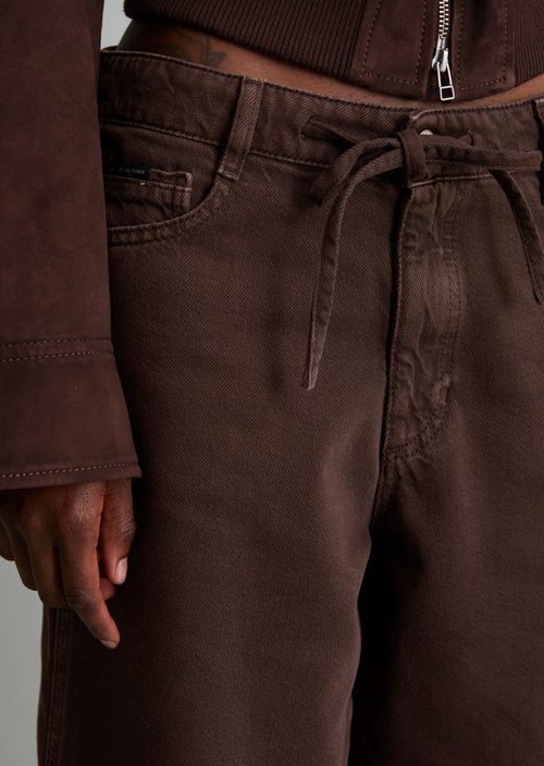 Bermuda jeans model Jonnda relaxed — Shaded Brown
