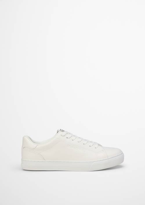 Model sneakersów Bodil White widok prawego buta z zewnątrz