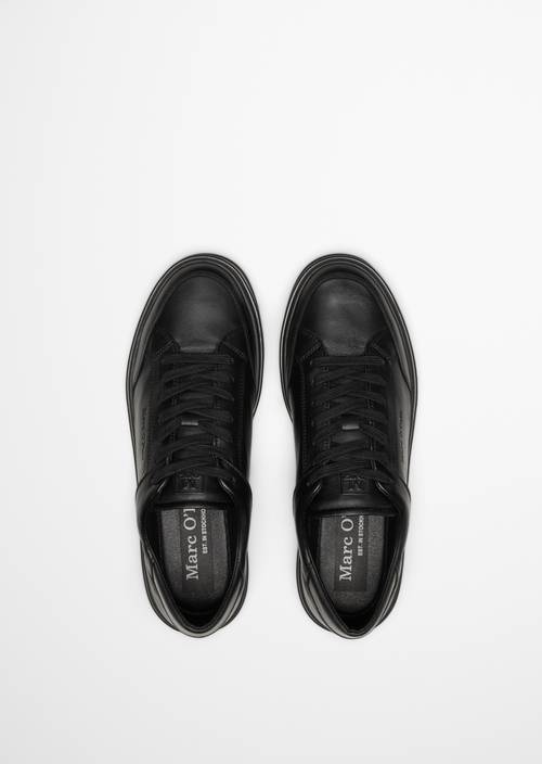 Sneaker model Enrique Black in bovenaanzicht