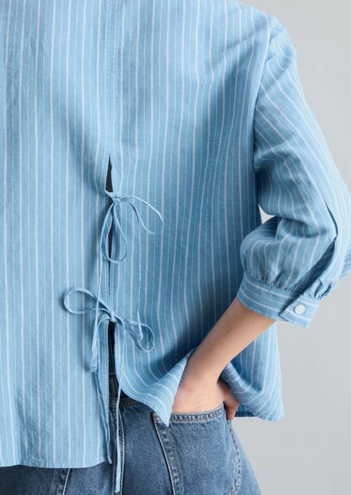 Blusa relajada de rayas Light Blue en vista detallada