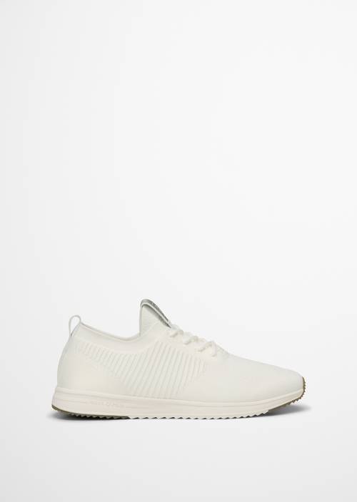 Dzianinowy model sneakersów Jasper White widok prawego buta z zewnątrz