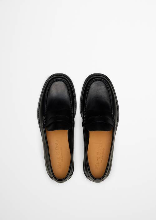 Model Penny Loafer Michael Black w widoku z góry