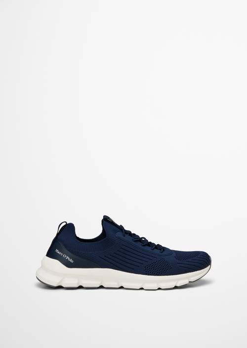 Dzianinowy model sneakersów Oliver True Navy widok prawego buta z zewnątrz
