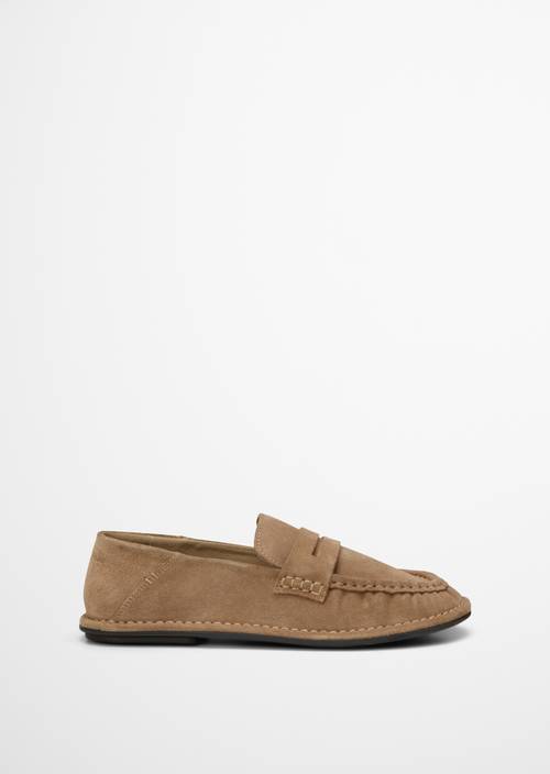 Loafer model Alvette Darker Sand right shoe outer view
