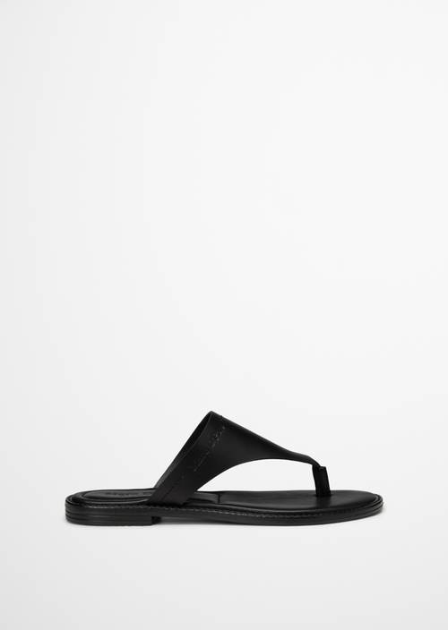 Zehentrenner Model Babette Black Ansicht rechter Schuh von außen