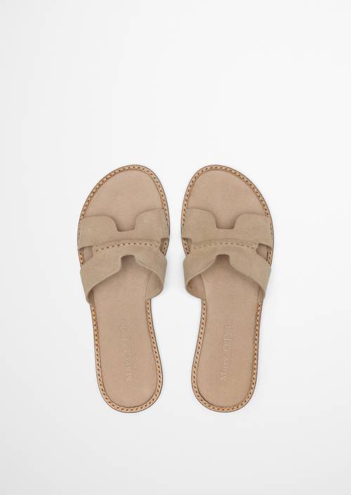 Slide Model Babette Dusty Sand in top view