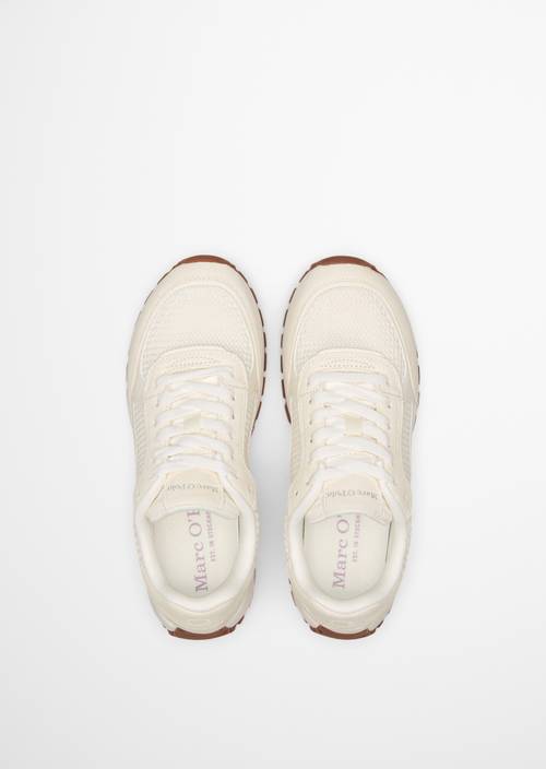 Modelo de zapatilla Bella White Cotton en vista superior