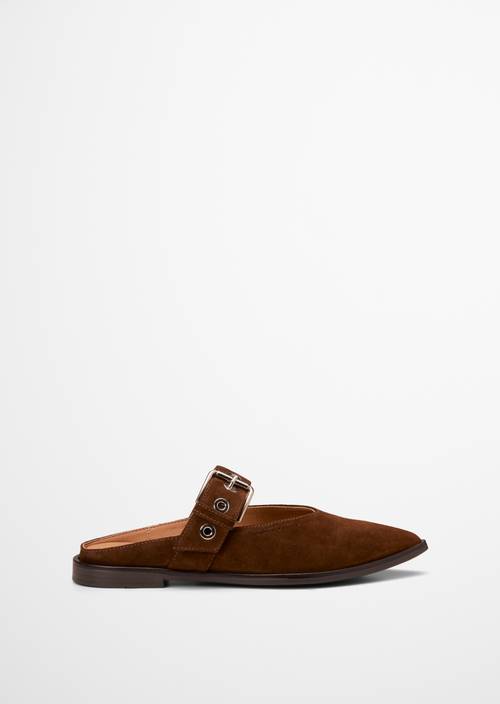 Mules modelo Camilla Dark Cognac vista exterior del zapato derecho