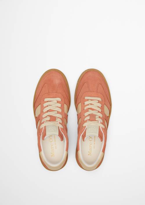 Sneaker Model Court Warm Orange in Ansicht von oben