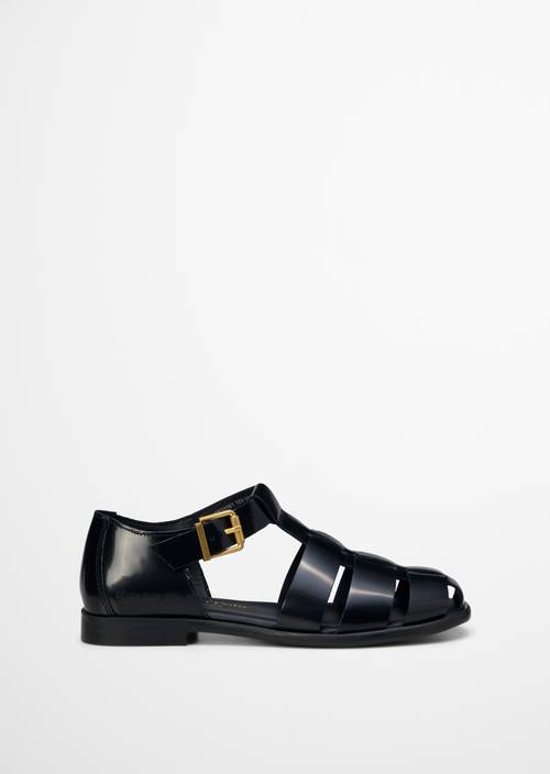 Sandalias pescador modelo Fiona Black vista exterior del zapato derecho