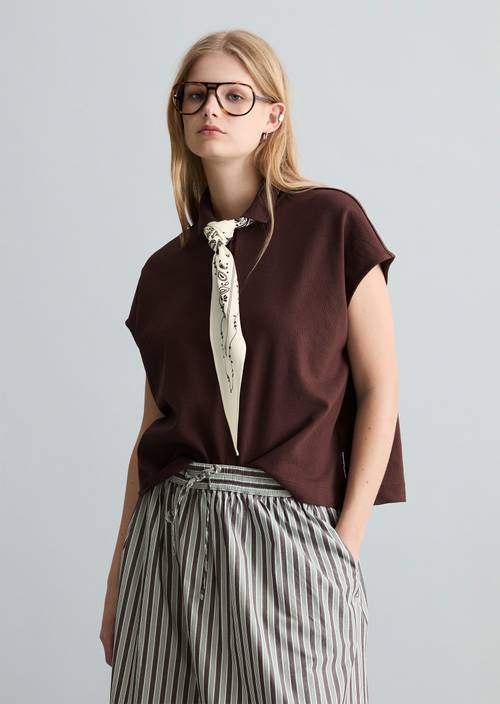 Poloshirt wide Burnt Aubergine in Frontalansicht
