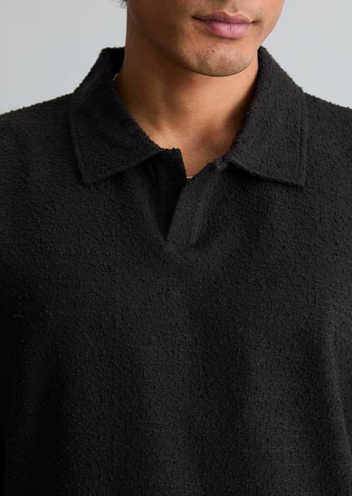 Polo relaxed Black en vue détaillée