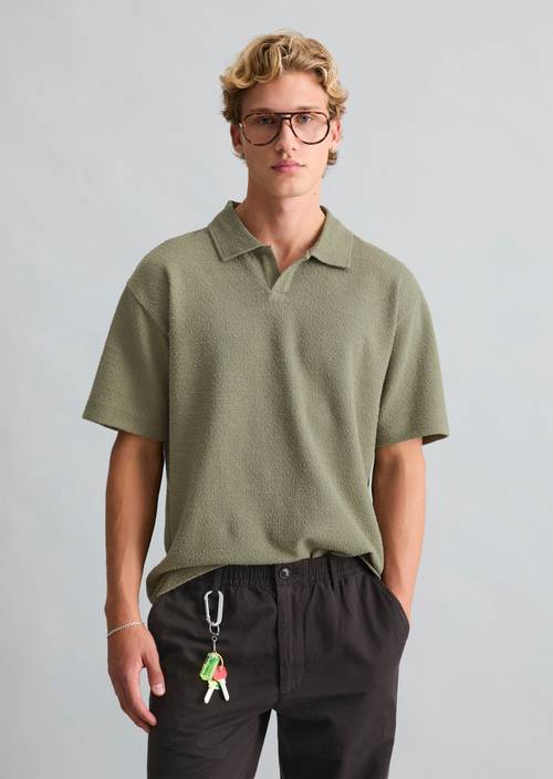 Polo relaxed Chalky Sage en vue de face