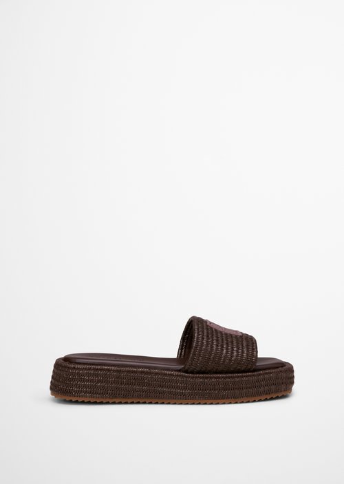 Platform slides model Larissa — Pure Chocolate