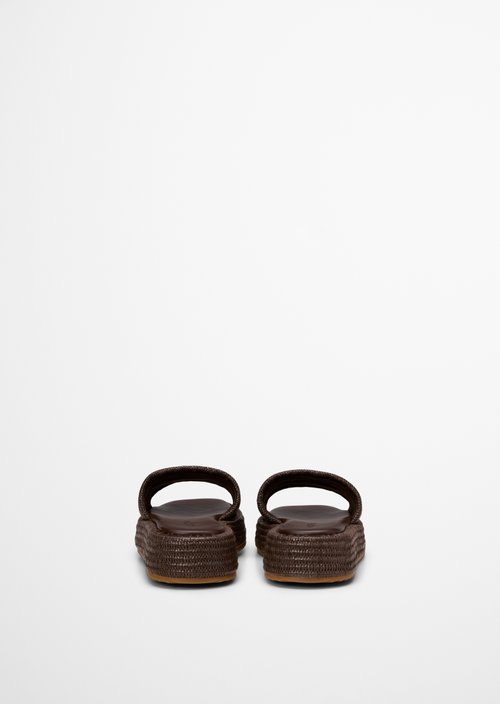 Platform slides model Larissa — Pure Chocolate