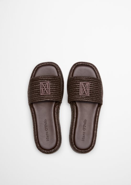 Platform slides model Larissa — Pure Chocolate