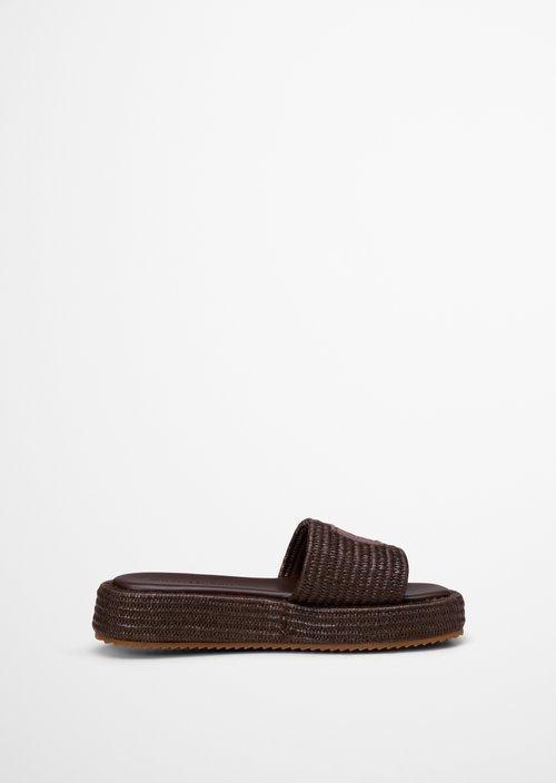Platform slides model Larissa — Pure Chocolate