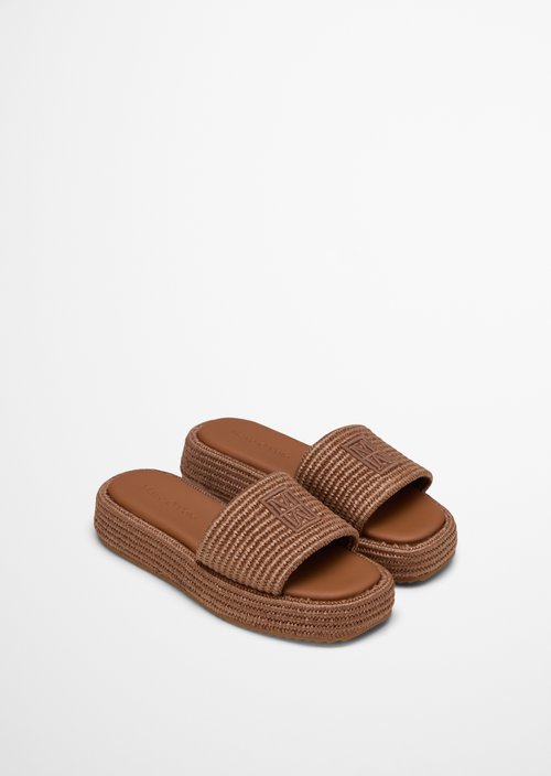 Platform slides model Larissa — Burnt Oak