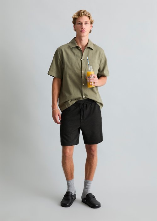 Relaxed shorts — Black