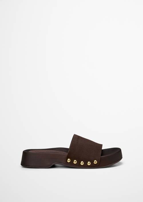 Mula modelo Mary Burnt Coffee vista exterior del zapato derecho