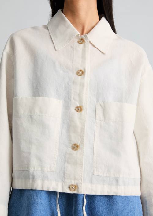 Kurtka luźna Silky White w widoku szczegółowym