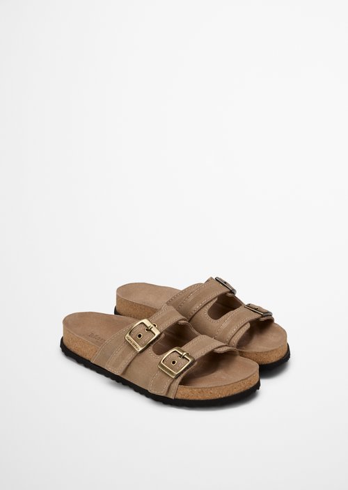 Mule model Quinn — Darker Sand