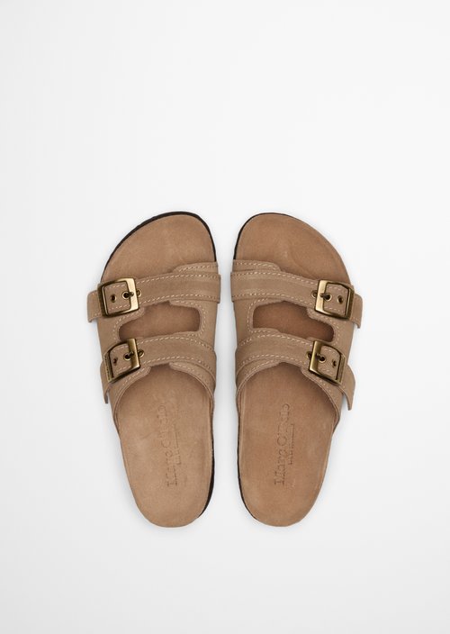 Mule model Quinn — Darker Sand