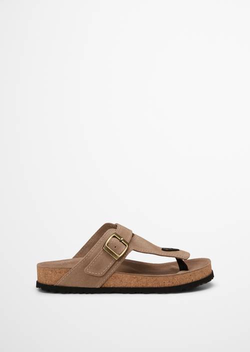 Thong mule model Quinn Darker Sand right shoe outer view