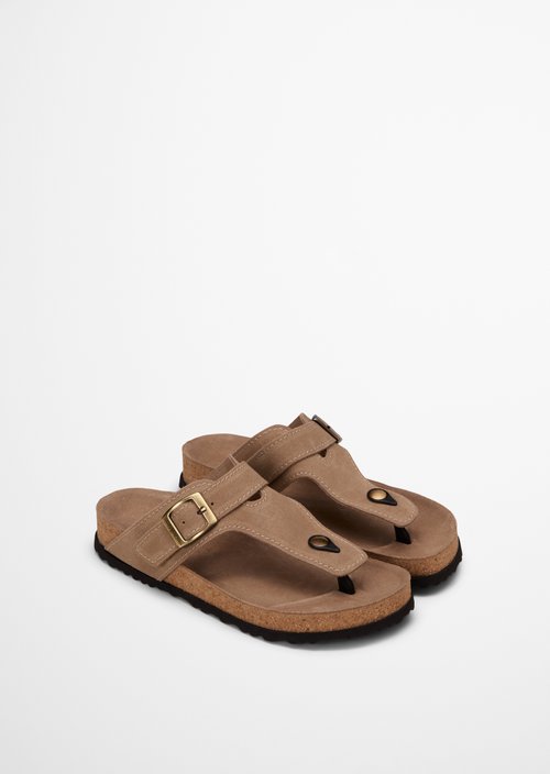 Thong mule model Quinn — Darker Sand