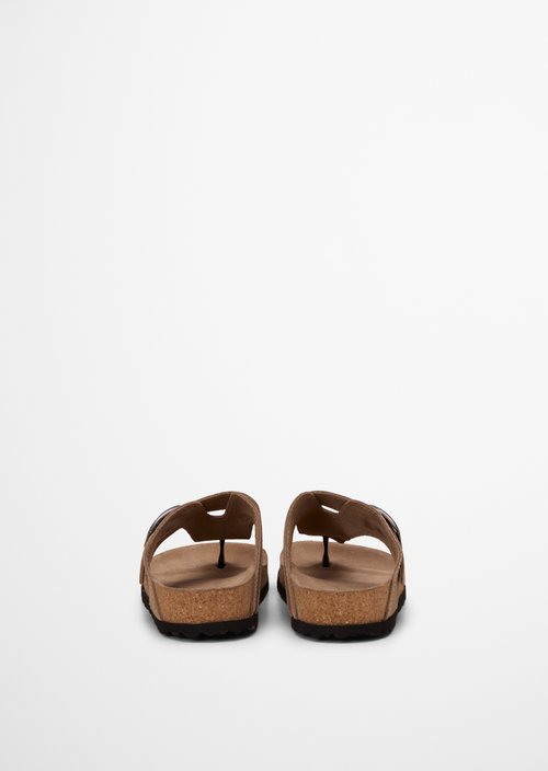 Thong mule model Quinn — Darker Sand